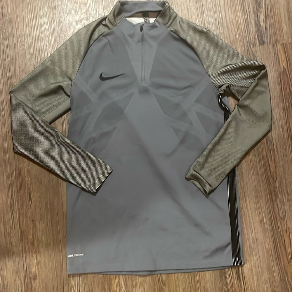 Nike aeroswift pullover